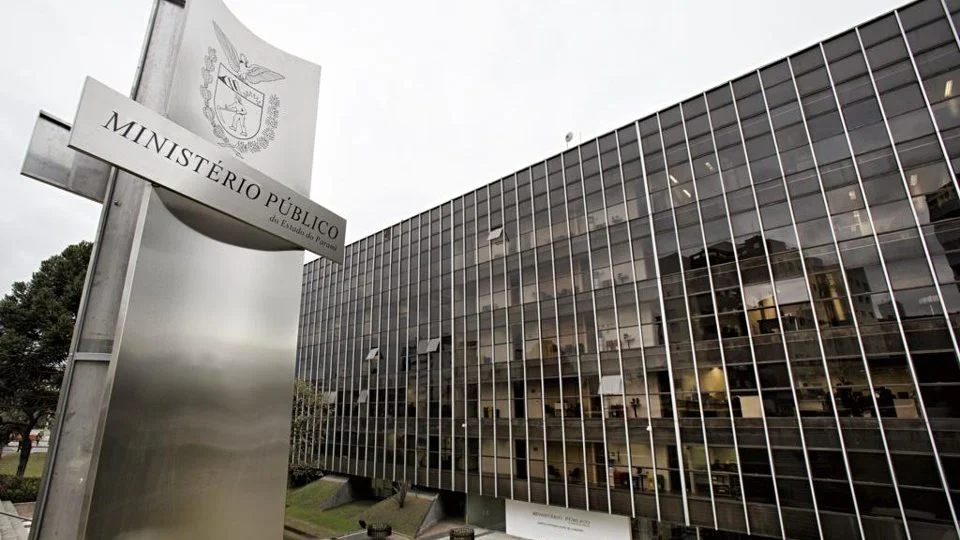 Ministério Público do Paraná oferece denúncia criminal e ajuíza ação civil pública contra vereador por fala racista em discurso na Câmara Municipal