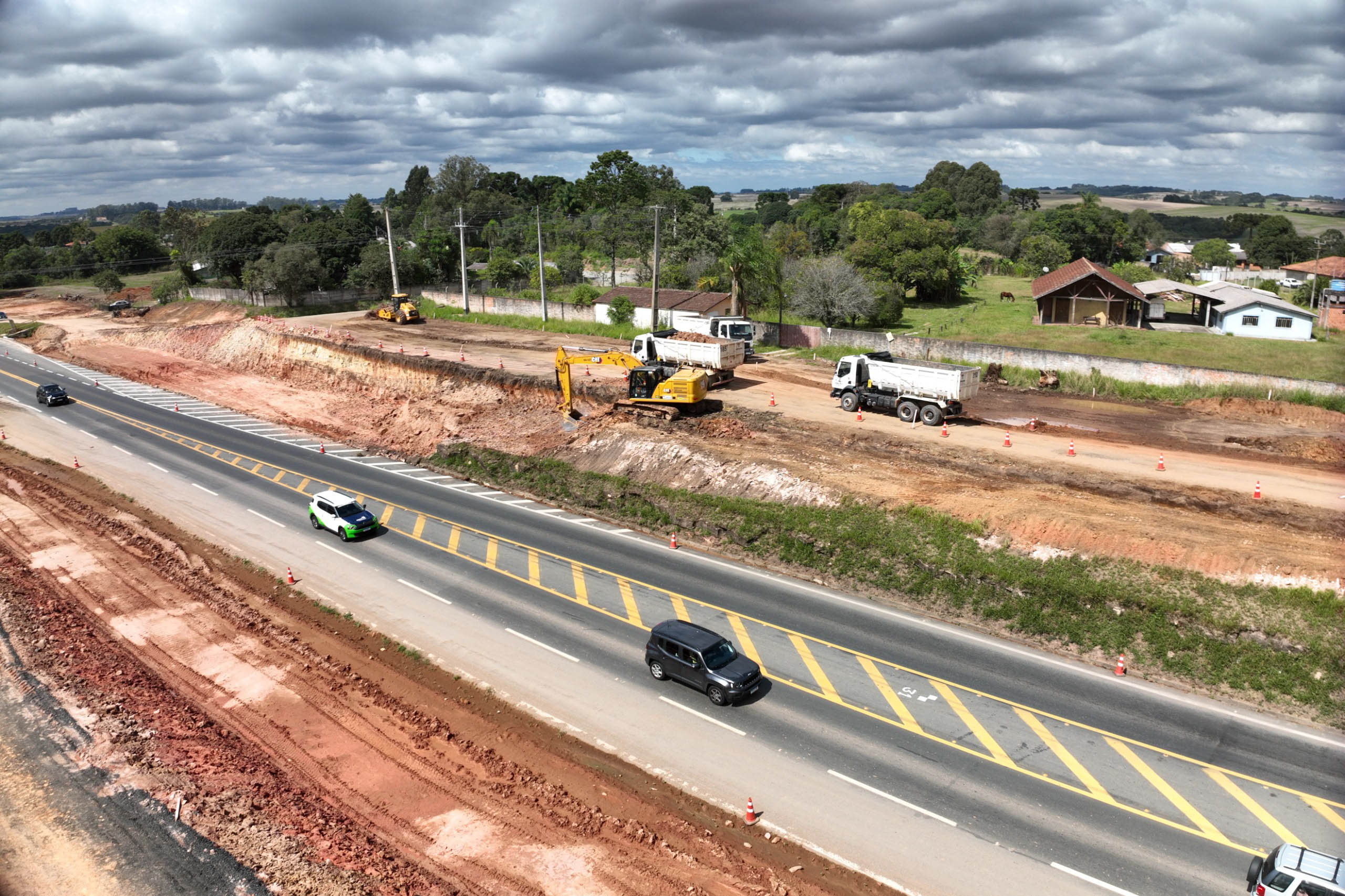 Duplicação da BR-277 em Palmeira e Irati segue avançando nos serviços de terraplenagem