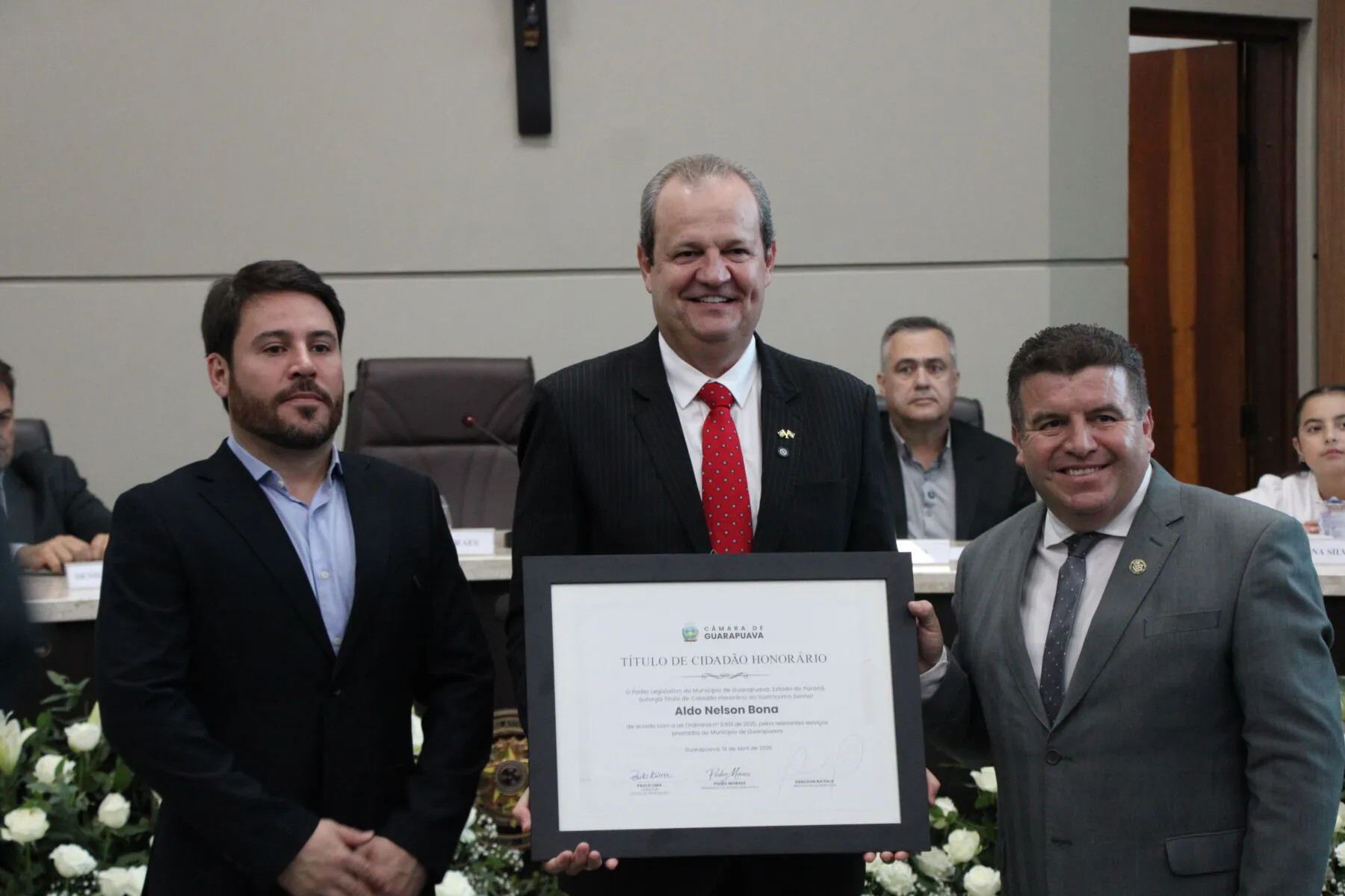 Aldo Nelson Bona recebe título de cidadão honorário de Guarapuava e tem trajetória homenageada pela Câmara
