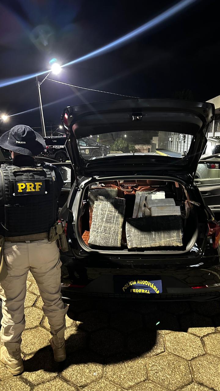 PRF apreende mais de 150 quilos de maconha nesta segunda (6) na BR-277, em Guarapuava