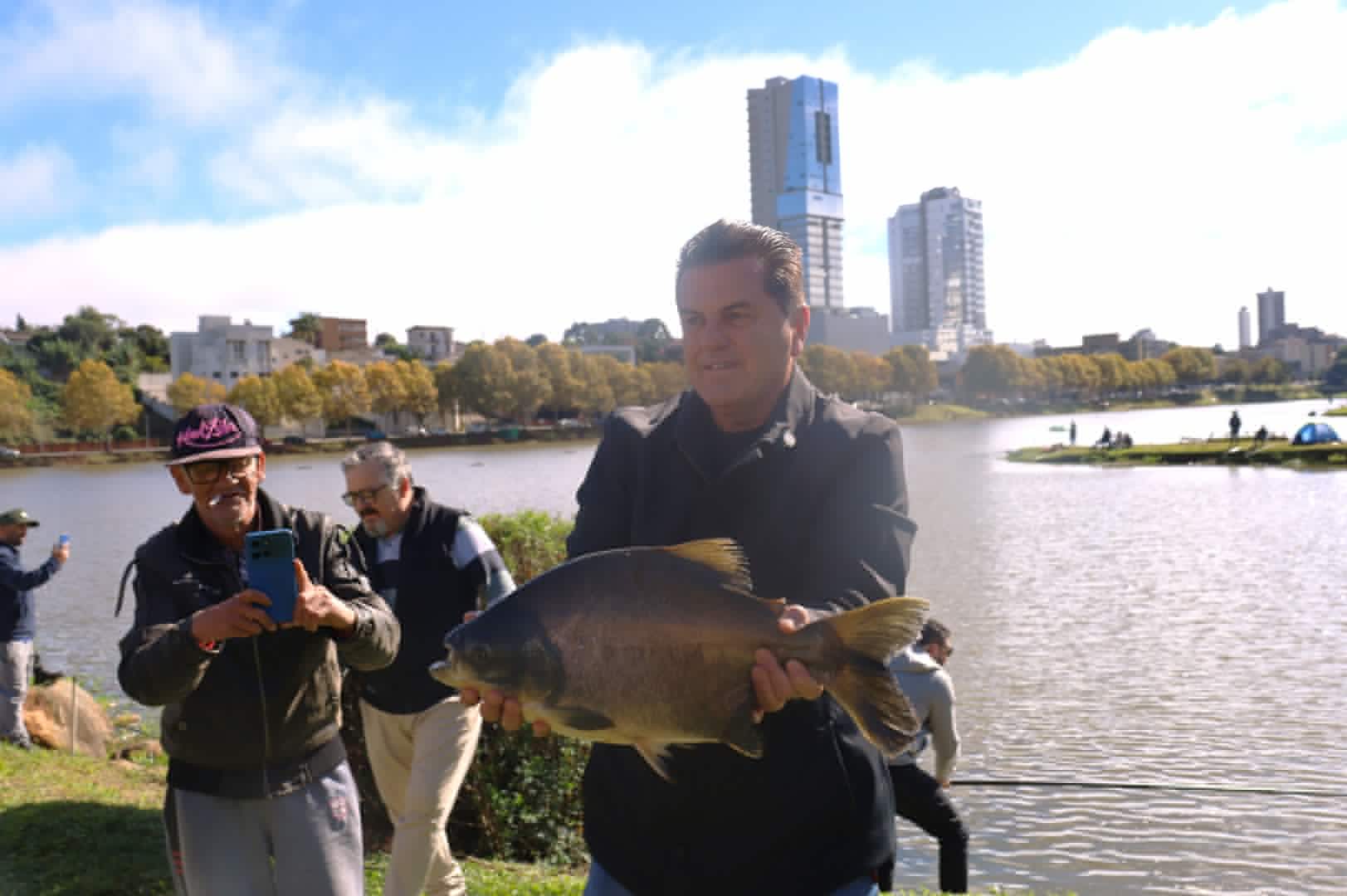 Pesca garantida: Guarapuava recebe mais de 2,5 toneladas de peixes para a Festa do Trabalhador