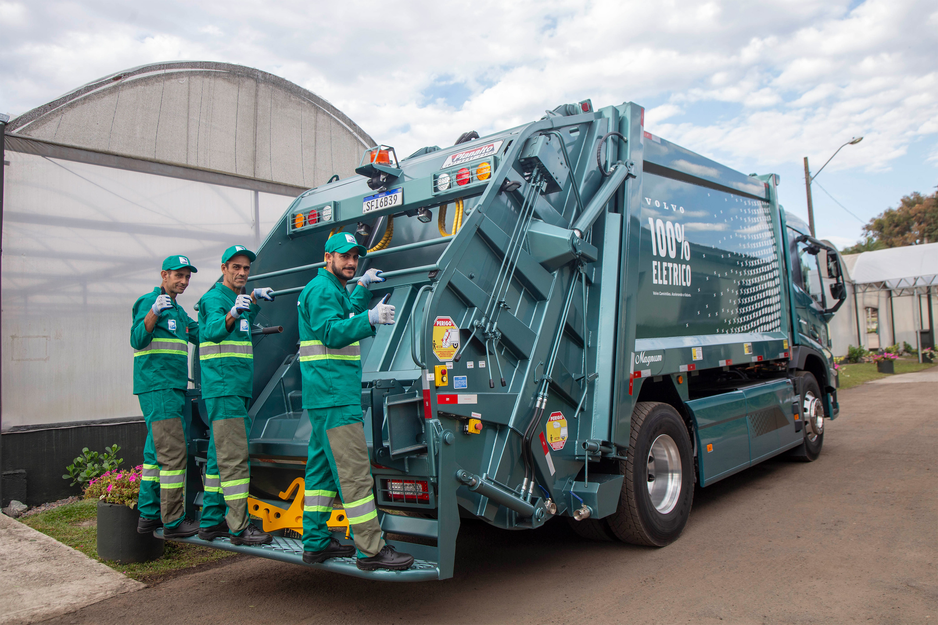 Com 98,9% dos domicílios urbanos atendidos, Paraná tem maior taxa de coleta de lixo do Brasil